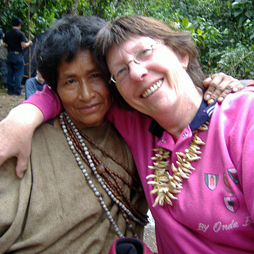 Nicole de Cartagena retrouve Josefina rencontrée 30 ans avant lors de la découverte de Mameria.